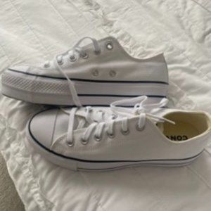 Platform Chuck Taylor Converse US Size 8.5 New in box